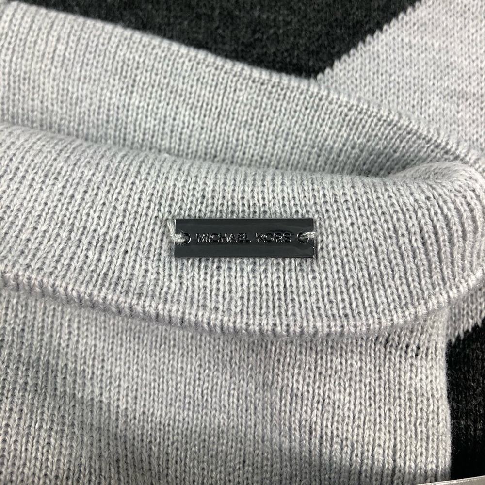 Michael Kors Men’s Reversible Beanie & Scarf Set - Picture 6 of 6